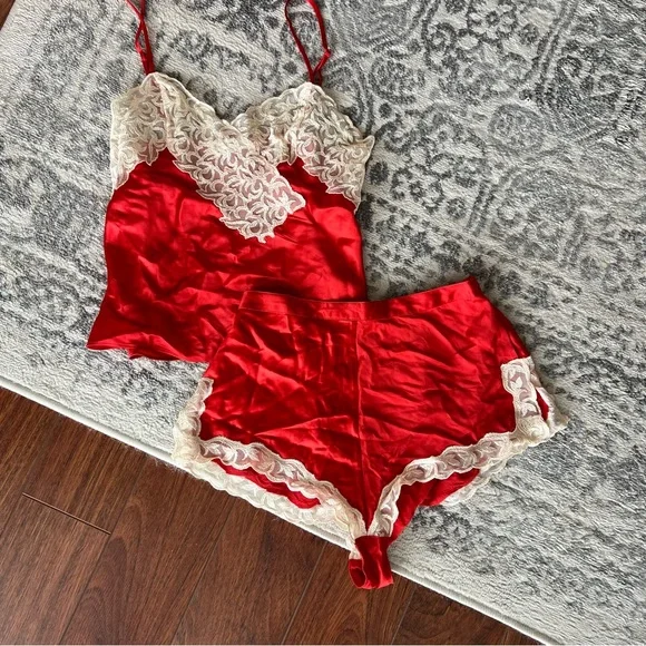 Vintage 100% Silk Victorias Secret 90s red cami and shorts set valentines - Picture 3 of 6